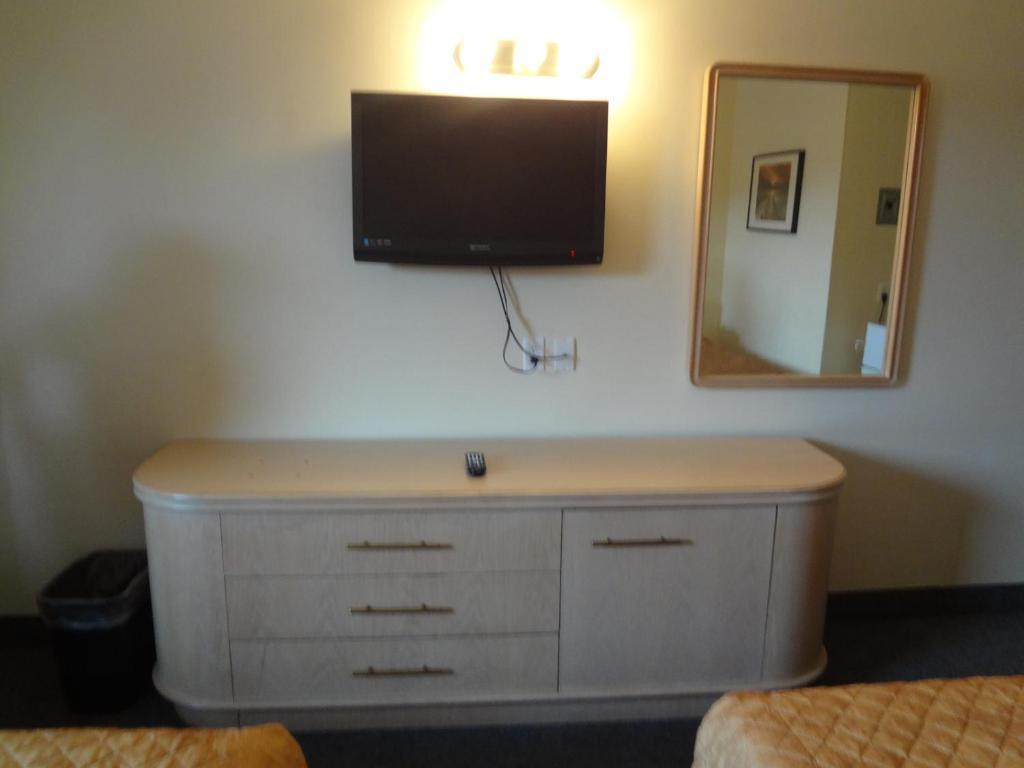 Empress And By The Falls Hotel 3*
